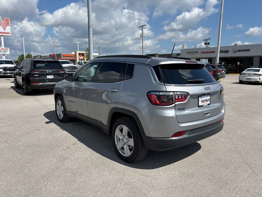 2022 Jeep Compass Latitude photo 5