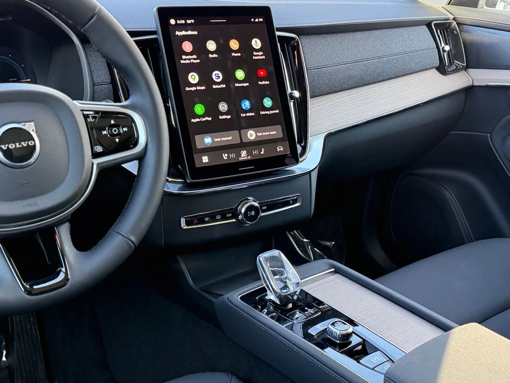 2025 Volvo - image 14