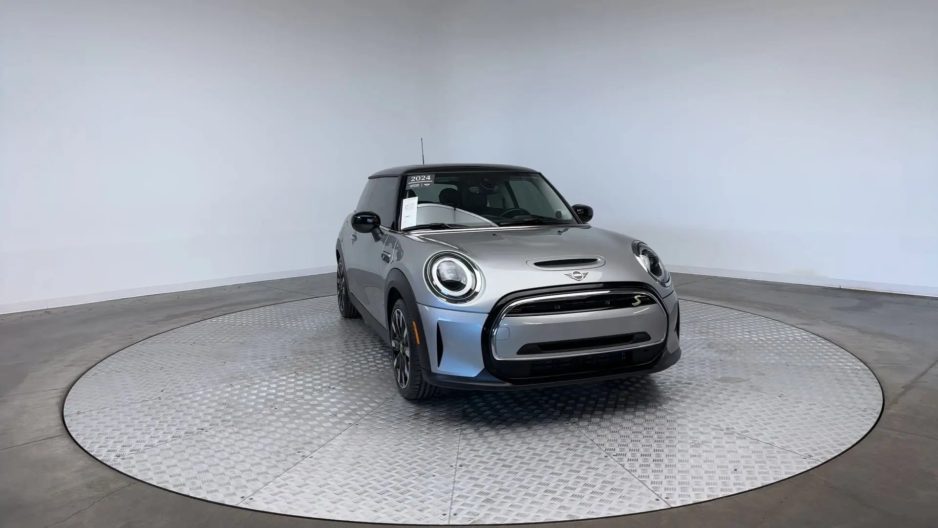 Used 2024 MINI Hardtop 2 Door SE with VIN WMW13DJ0XR2V91129 for sale in Highlands Ranch, CO