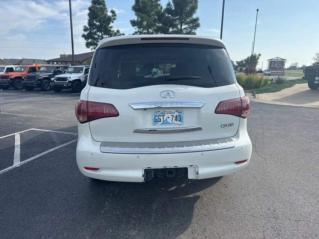 2016 Infiniti QX80 Base photo 2