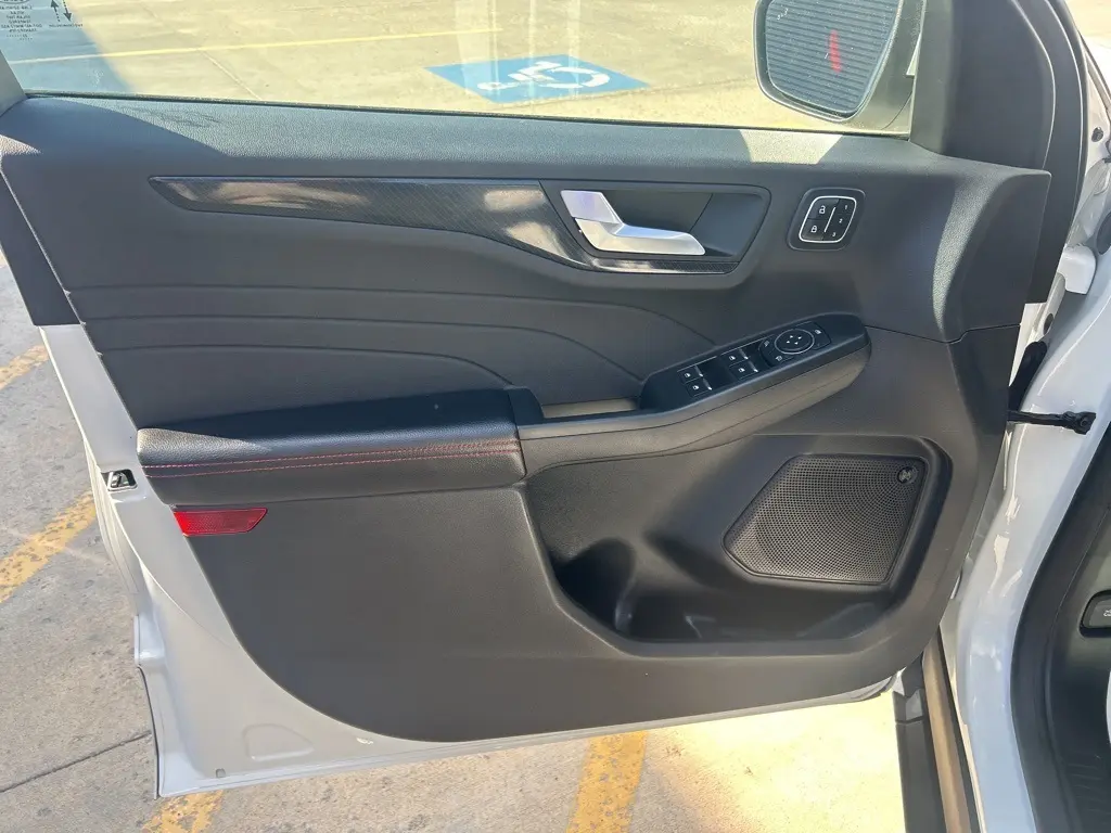 2023 Ford Escape ST-Line Select photo 16