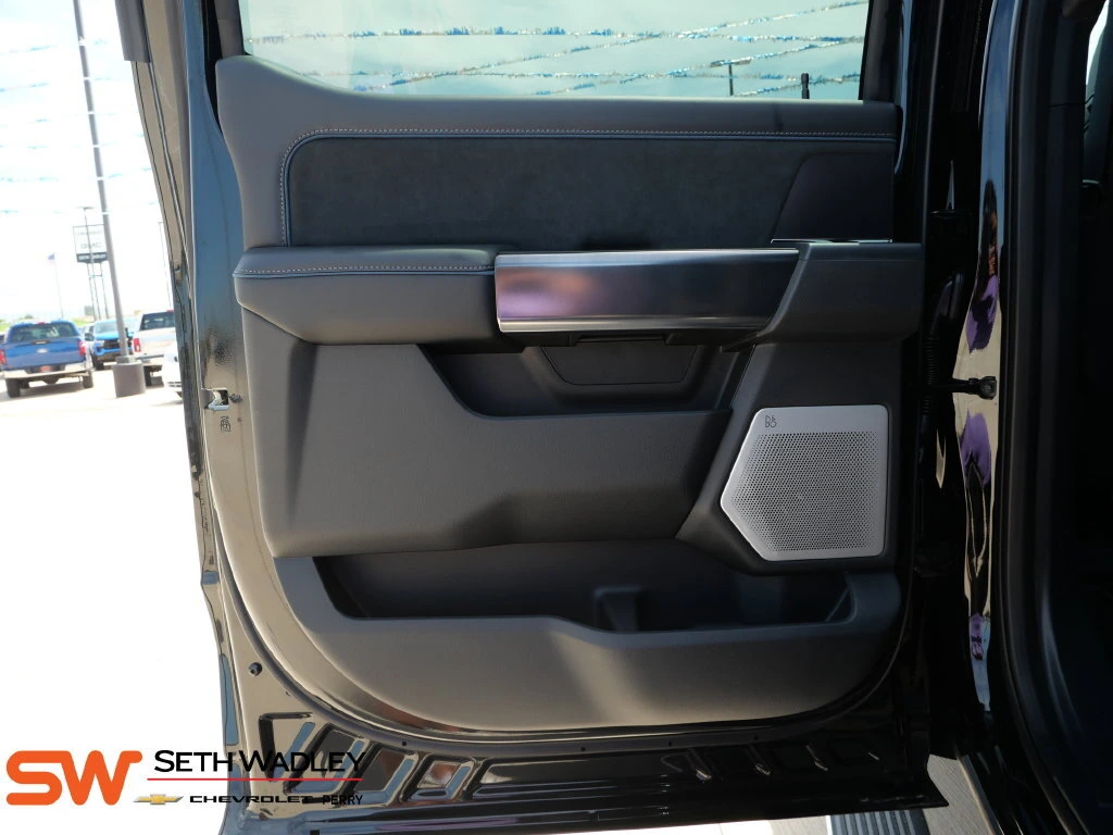 2026 Ford F-450 Super Duty Platinum - Photo 13