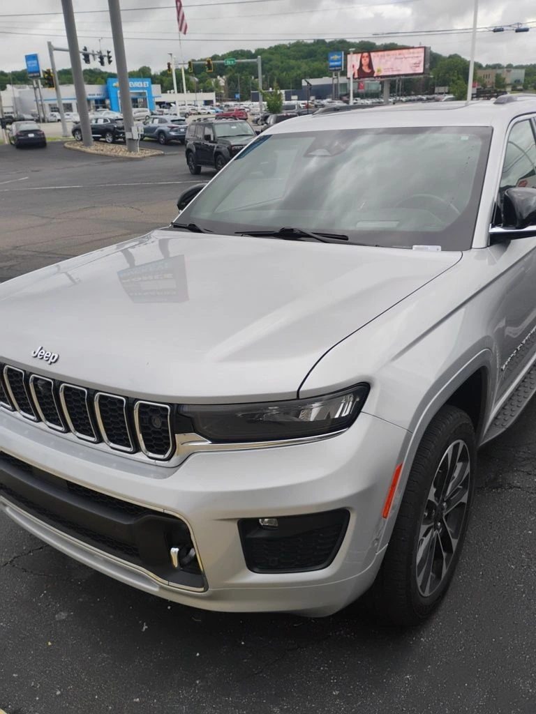 2021 Jeep Grand Cherokee L Overland's photo