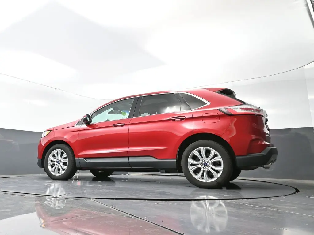 2021 Ford Edge Titanium photo 47