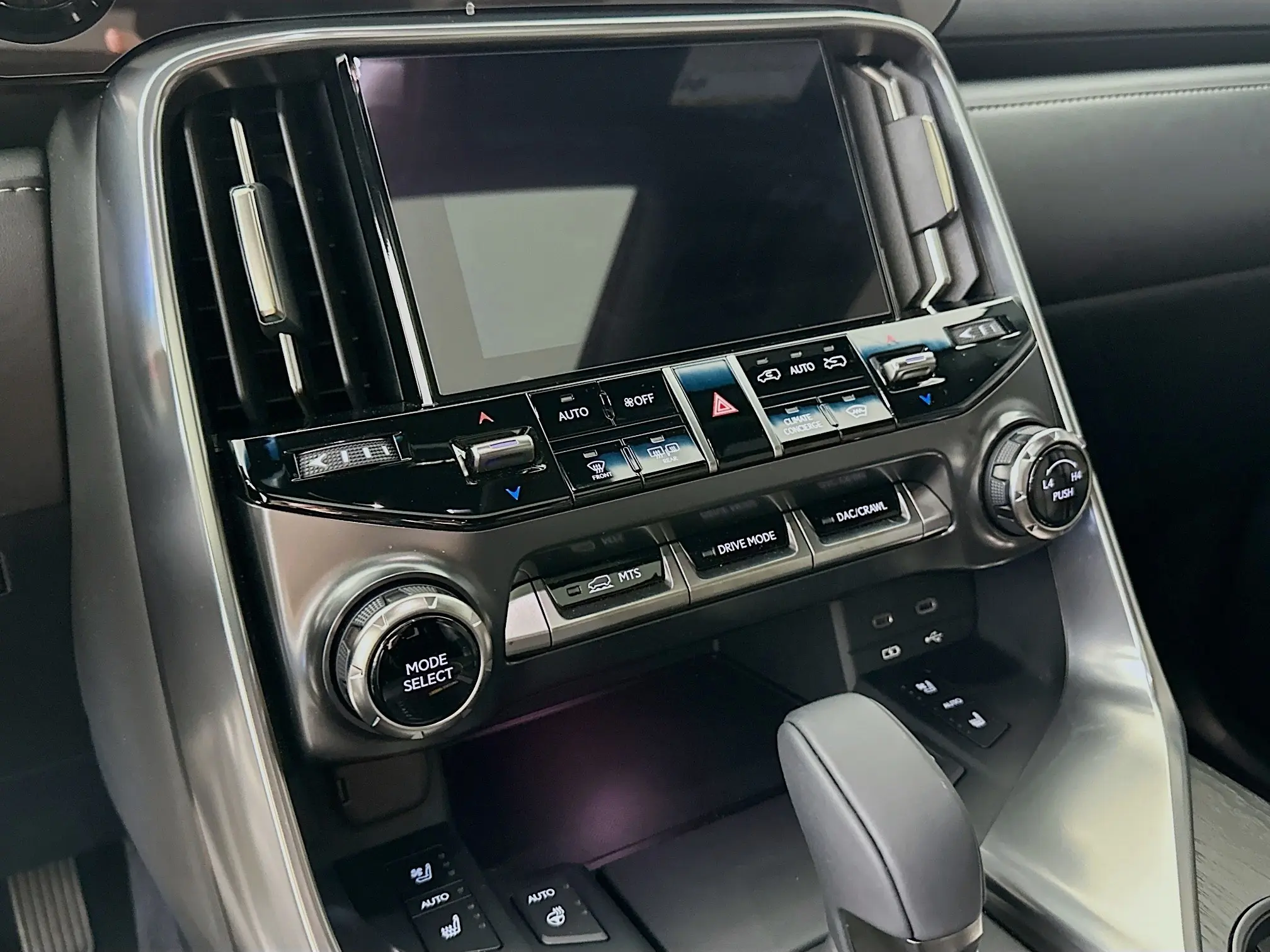 2025 Lexus LX photo 31