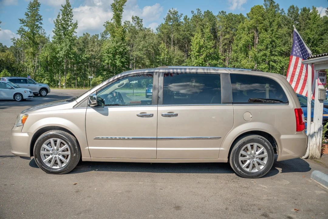 2015 Chrysler Town & Country Limited Platinum - Photo 8