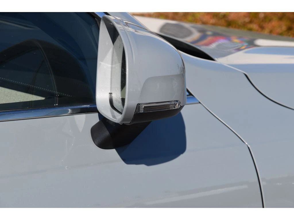 2026 Volvo - image 31