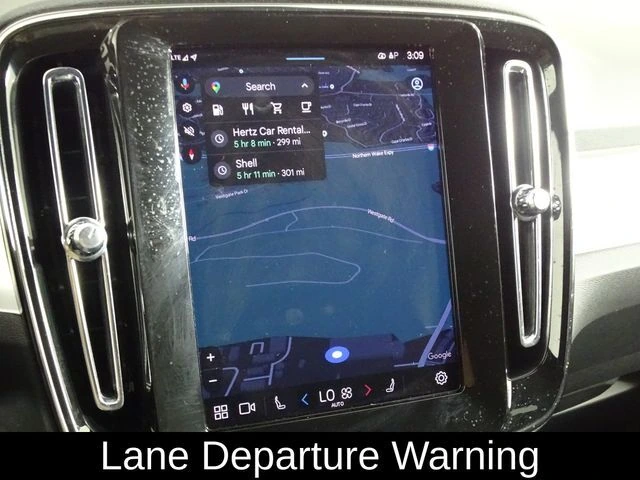 2025 Volvo - image 8