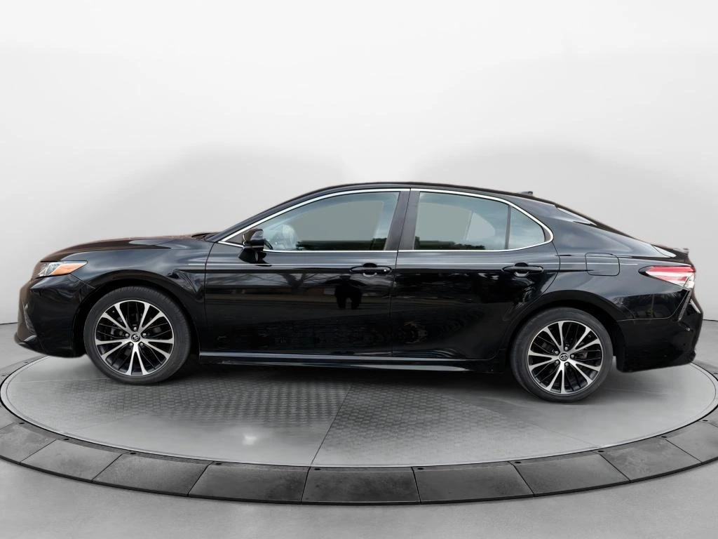 Used 2019 Toyota Camry SE with VIN 4T1B11HK1KU706046 for sale in Kansas City