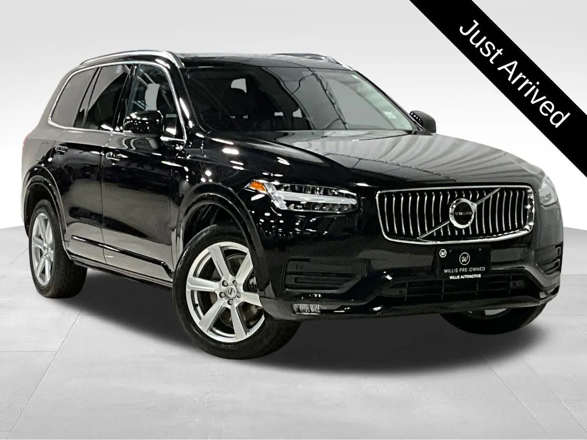 2021 Volvo XC90 Momentum's photo