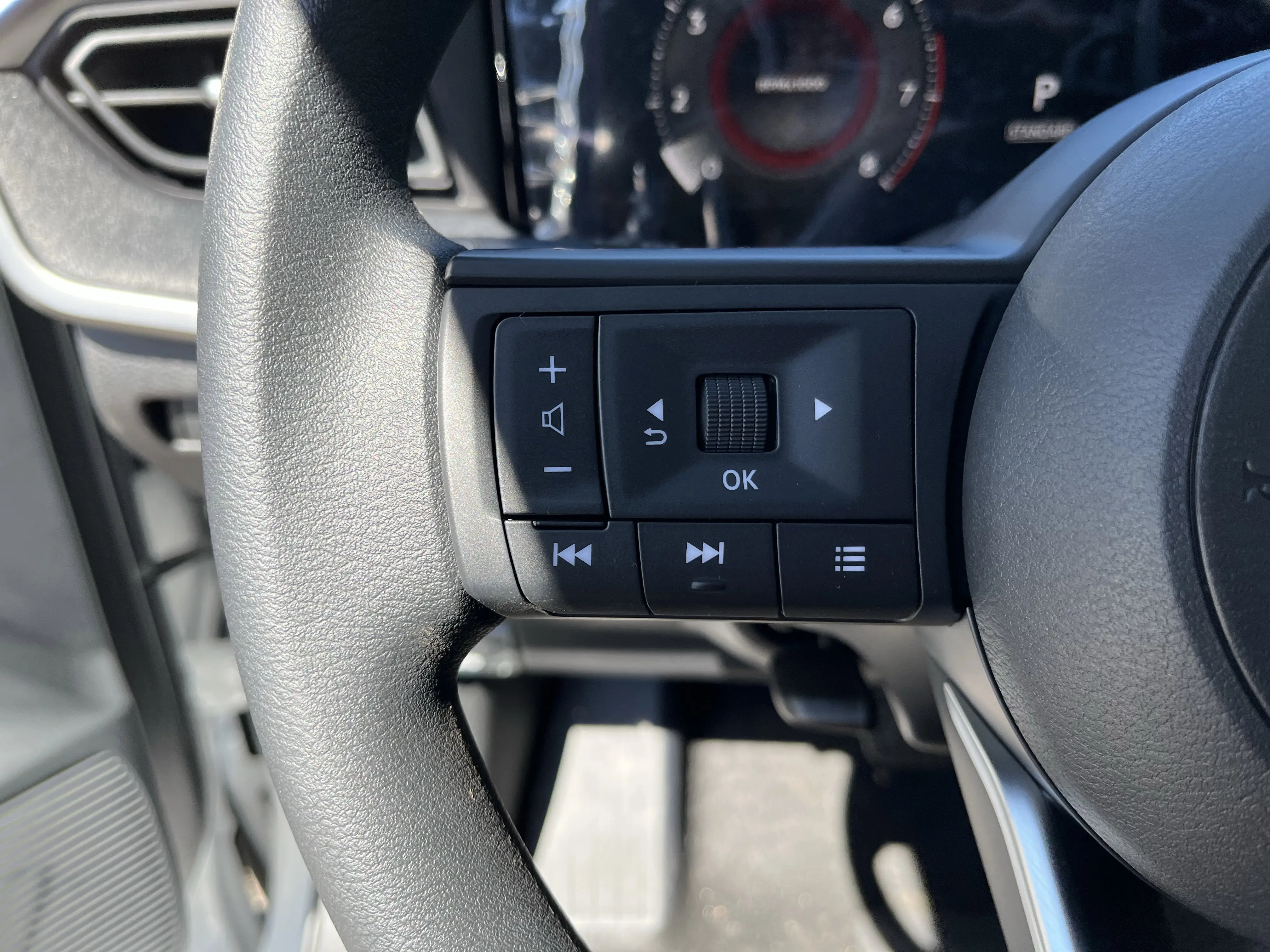2026 Nissan Kicks SV photo 9