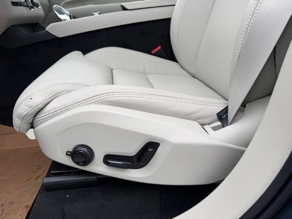 2026 Volvo - image 15