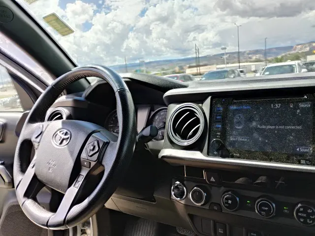 2018 Toyota Tacoma TRD Off-Road V6 photo 12