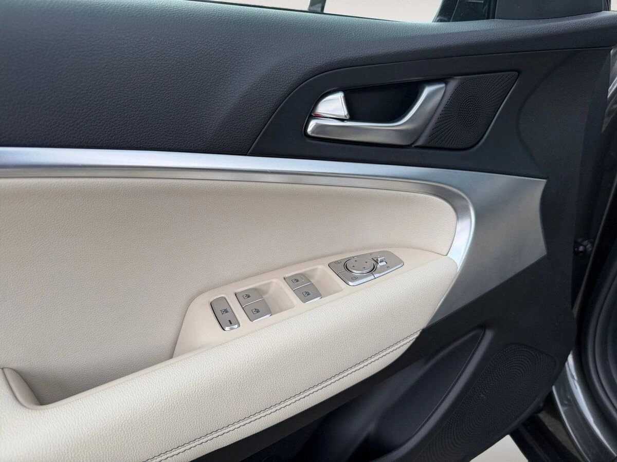 2026 GENESIS G70 Standard - Photo 15