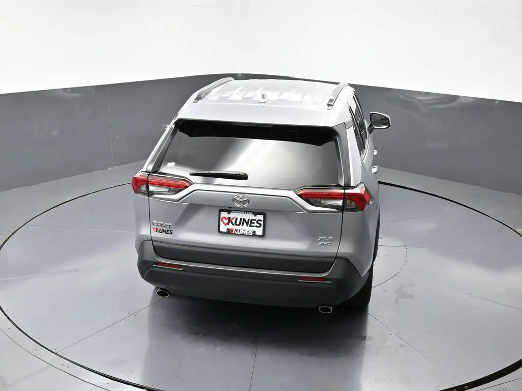 2024 Toyota RAV4 XLE photo 33
