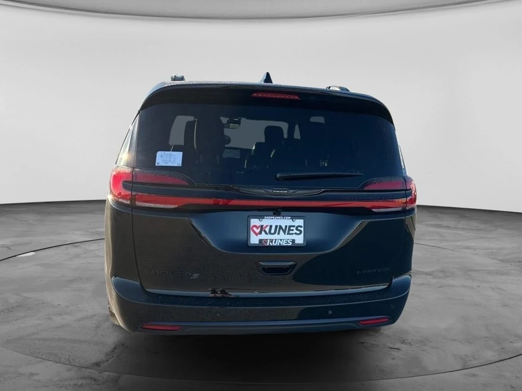 2026 Chrysler Pacifica Limited - Photo 14