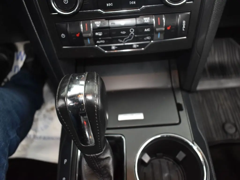 2018 Ford Explorer XLT photo 18