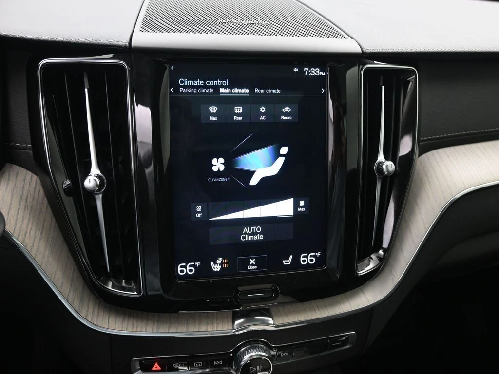 2020 Volvo - image 19