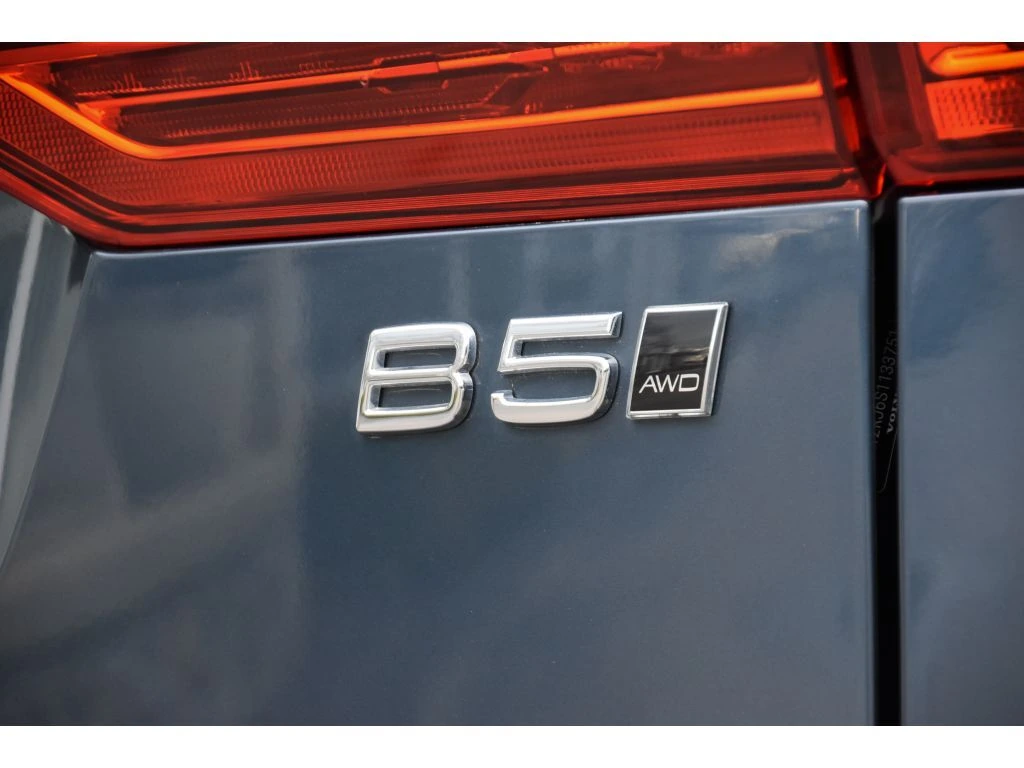 2025 Volvo - image 28