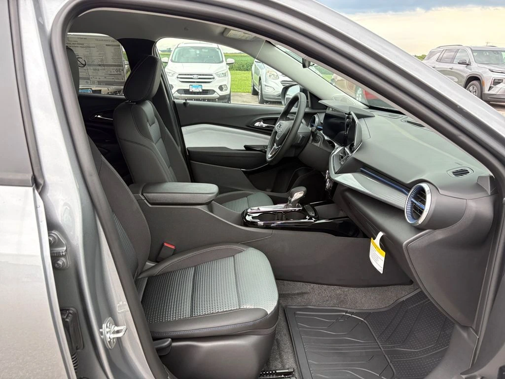 2026 Chevrolet Trax LT - Photo 41