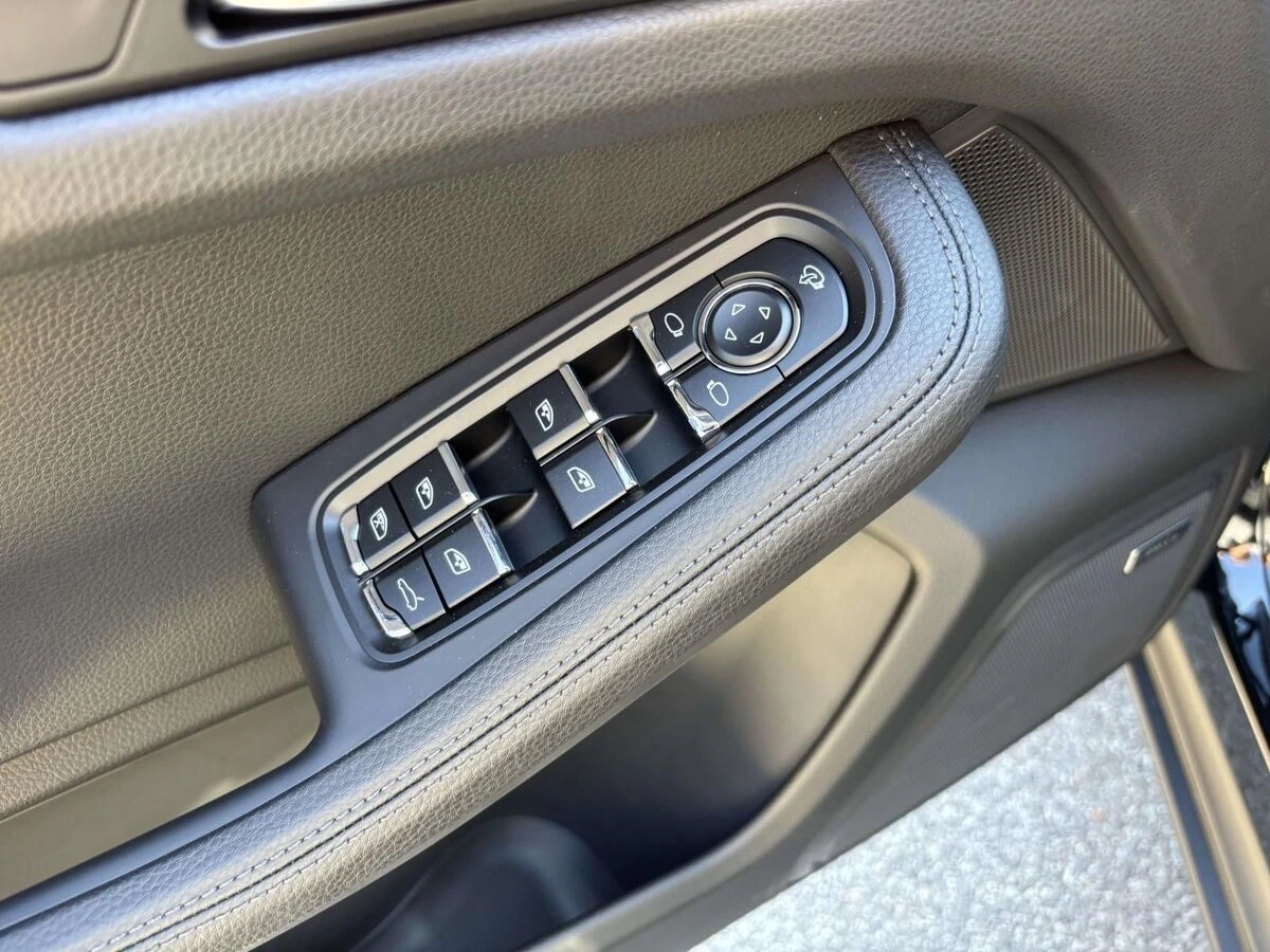 2026 Porsche Macan Base - Photo 24