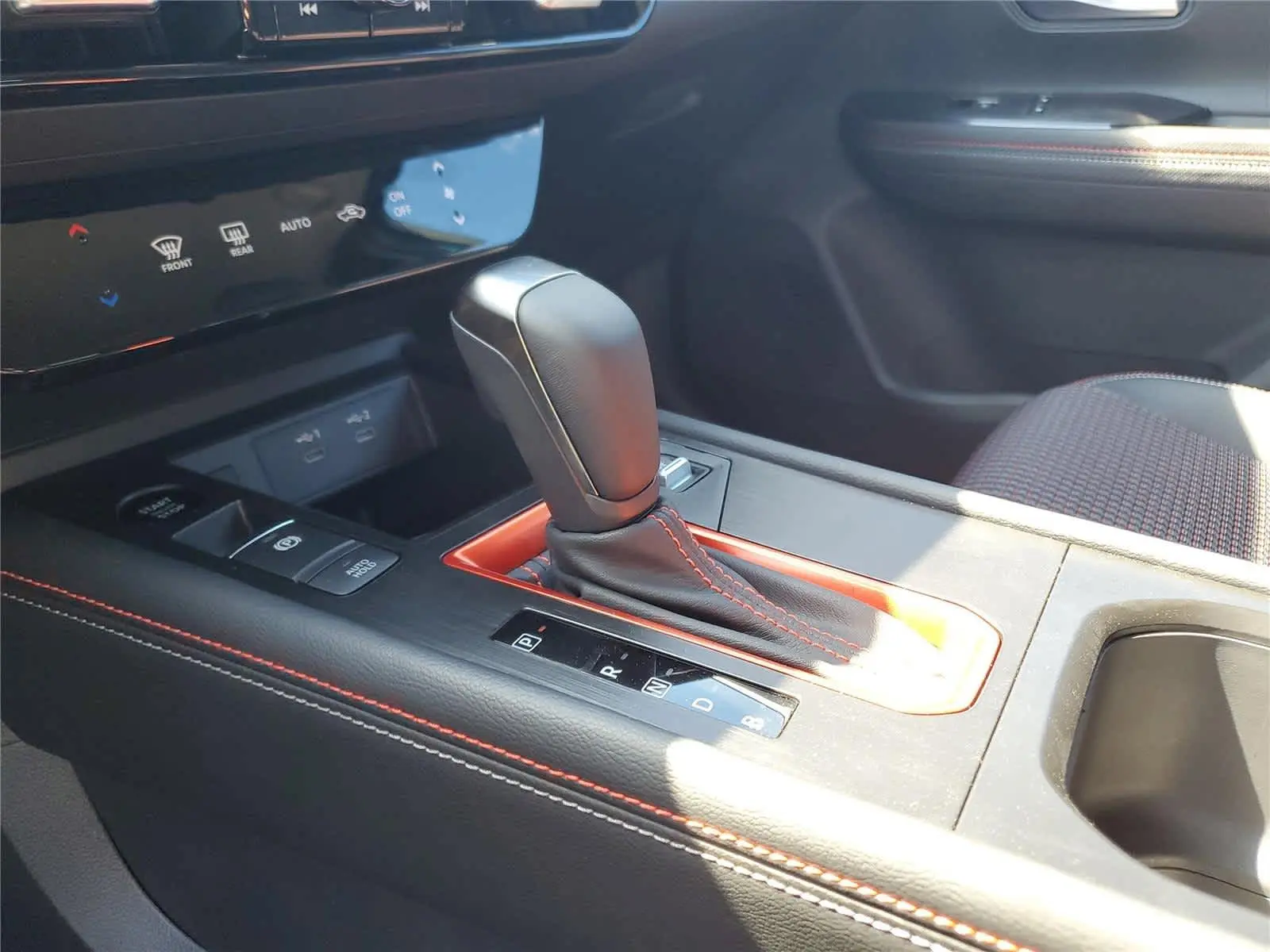 2025 Nissan Kicks SR photo 7