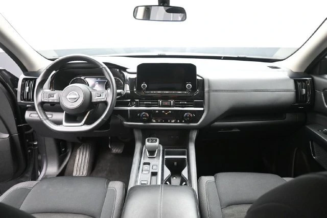 2025 Nissan Pathfinder SV - Photo 12