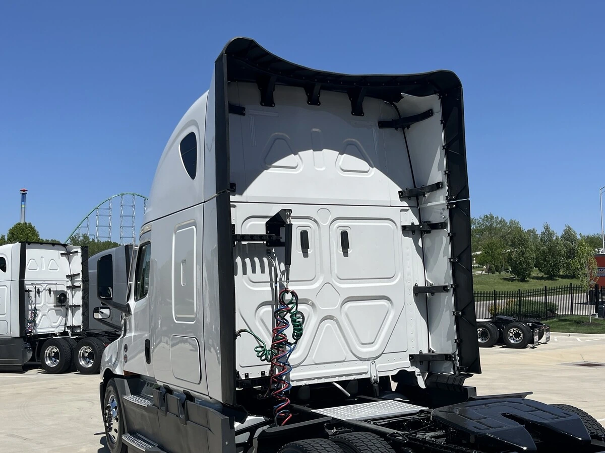 2025 Freightliner Cascadia - image 5