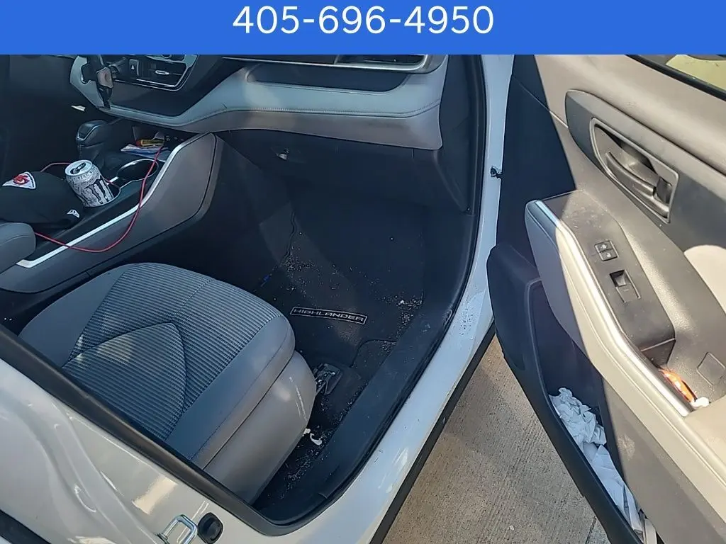 2023 Toyota Highlander Hybrid LE photo 4