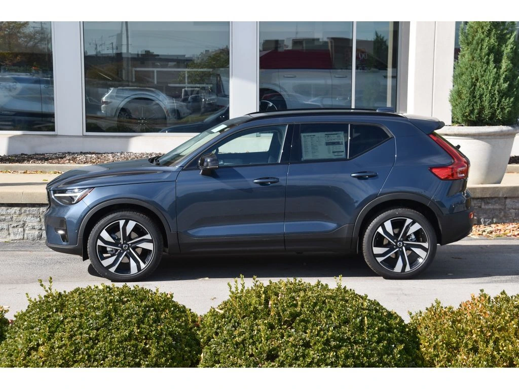 2026 Volvo - image 6