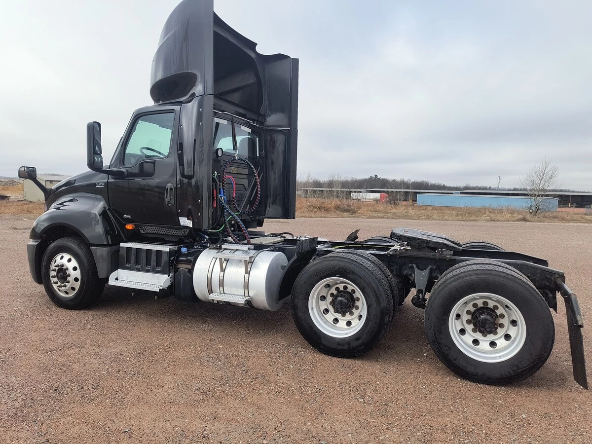 2022 International LT in Marshfield, WI — photo 2