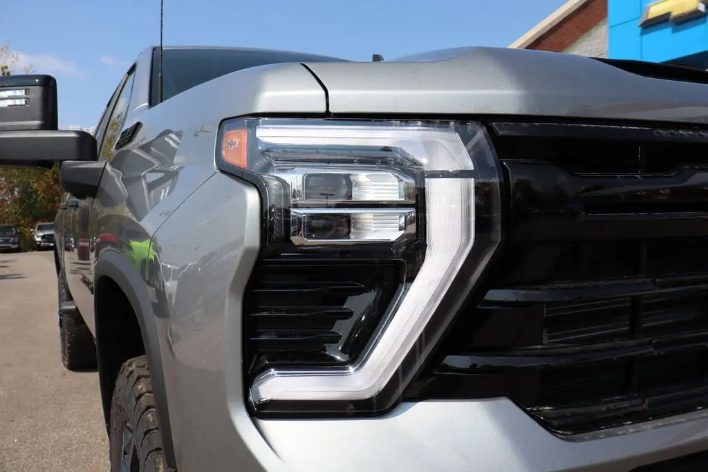 2026 Chevrolet Silverado 3500HD LT photo 5