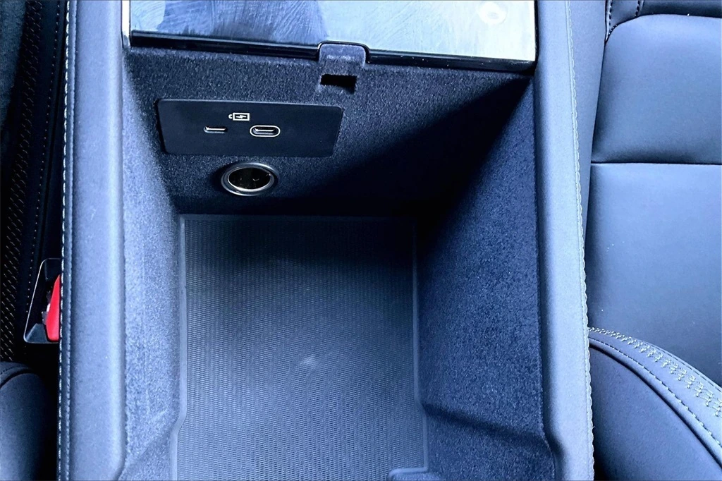 2026 Volvo - image 16