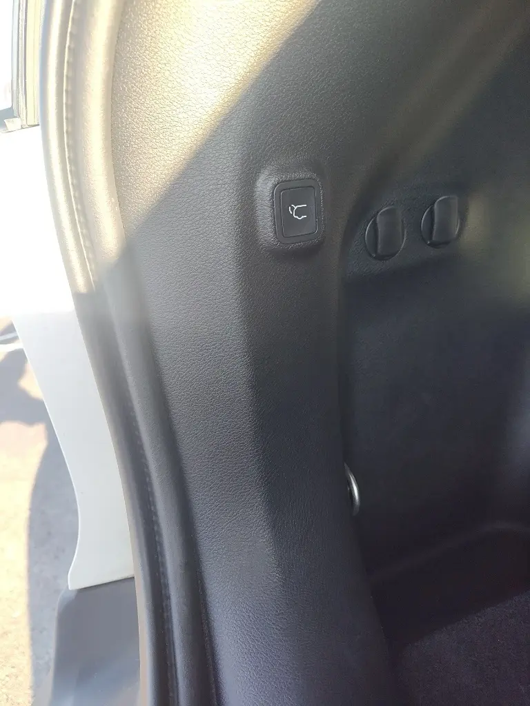 2020 Jeep Cherokee Altitude photo 30