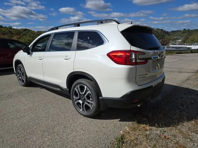 2025 Subaru Ascent Limited photo 3