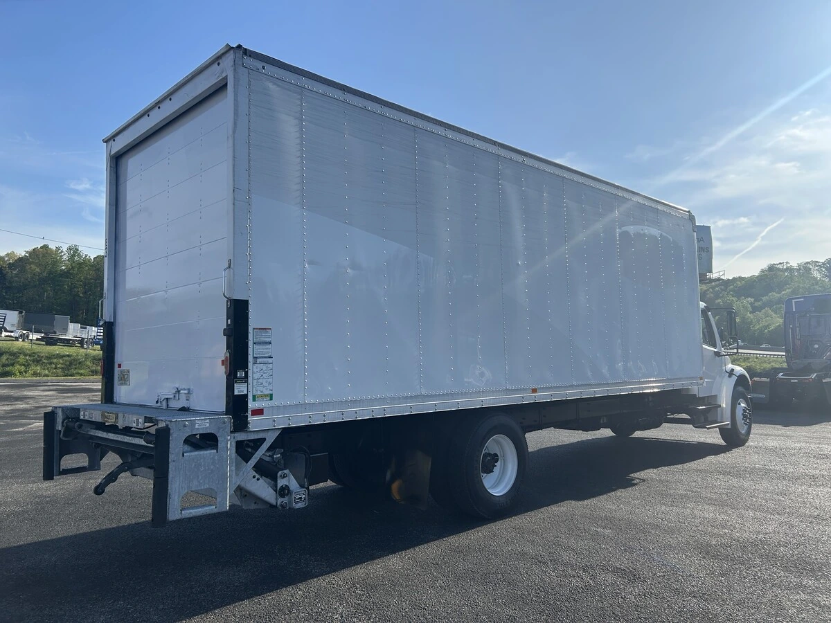 2023 Freightliner M2 106 — photo 5