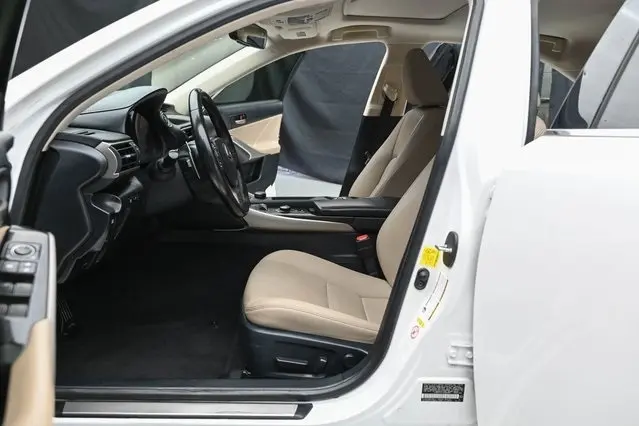2019 Lexus IS 300 photo 22