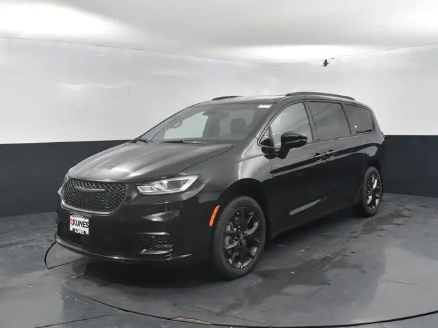 2026 Chrysler Pacifica Limited photo 2