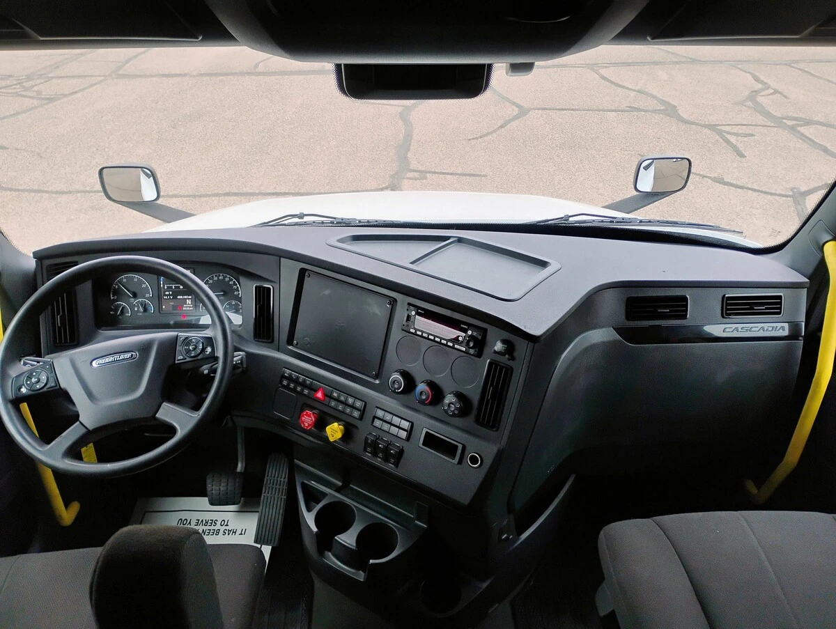 2024 Freightliner Cascadia - image 16
