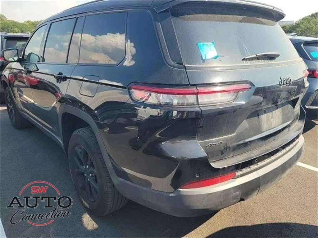 2024 Jeep Grand Cherokee Altitude photo 2