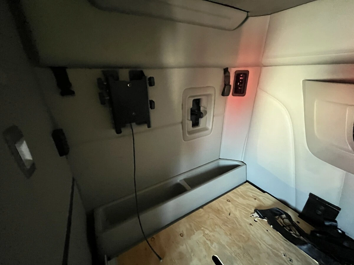 2023 Peterbilt 579 - image 29