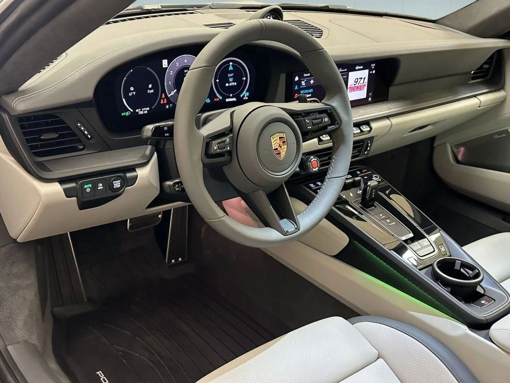 2025 Porsche 911 GTS - Photo 9
