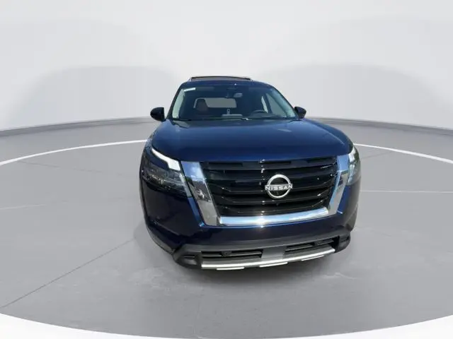 2024 Nissan Pathfinder Platinum photo 3
