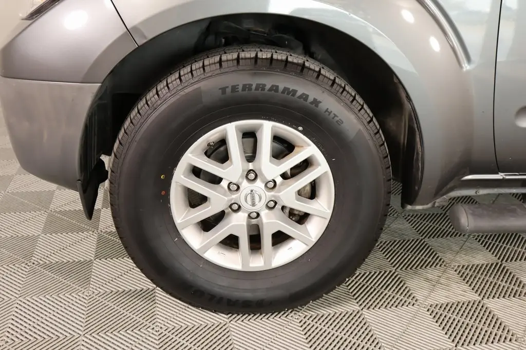 2016 Nissan Frontier SV photo 14