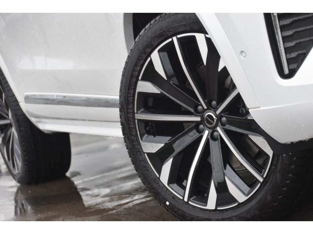 2026 Volvo - image 10