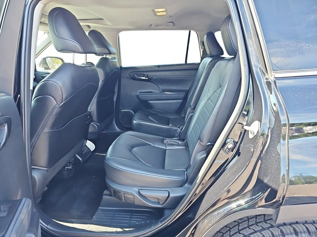 2023 Toyota Highlander XLE - Photo 14