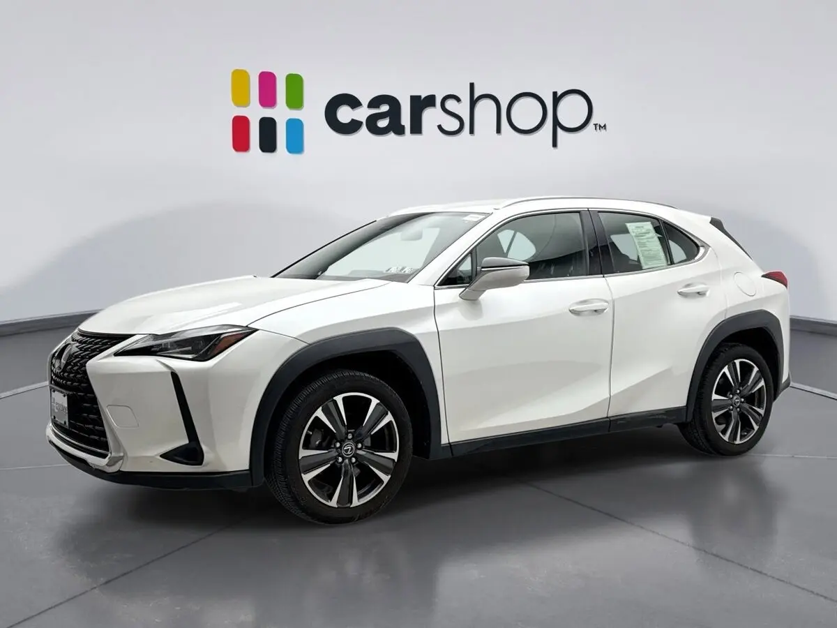 2022 Lexus UX 200's photo