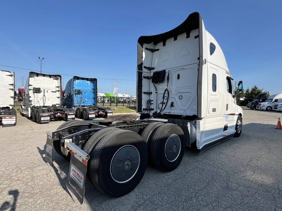 2026 Freightliner Cascadia — photo 6