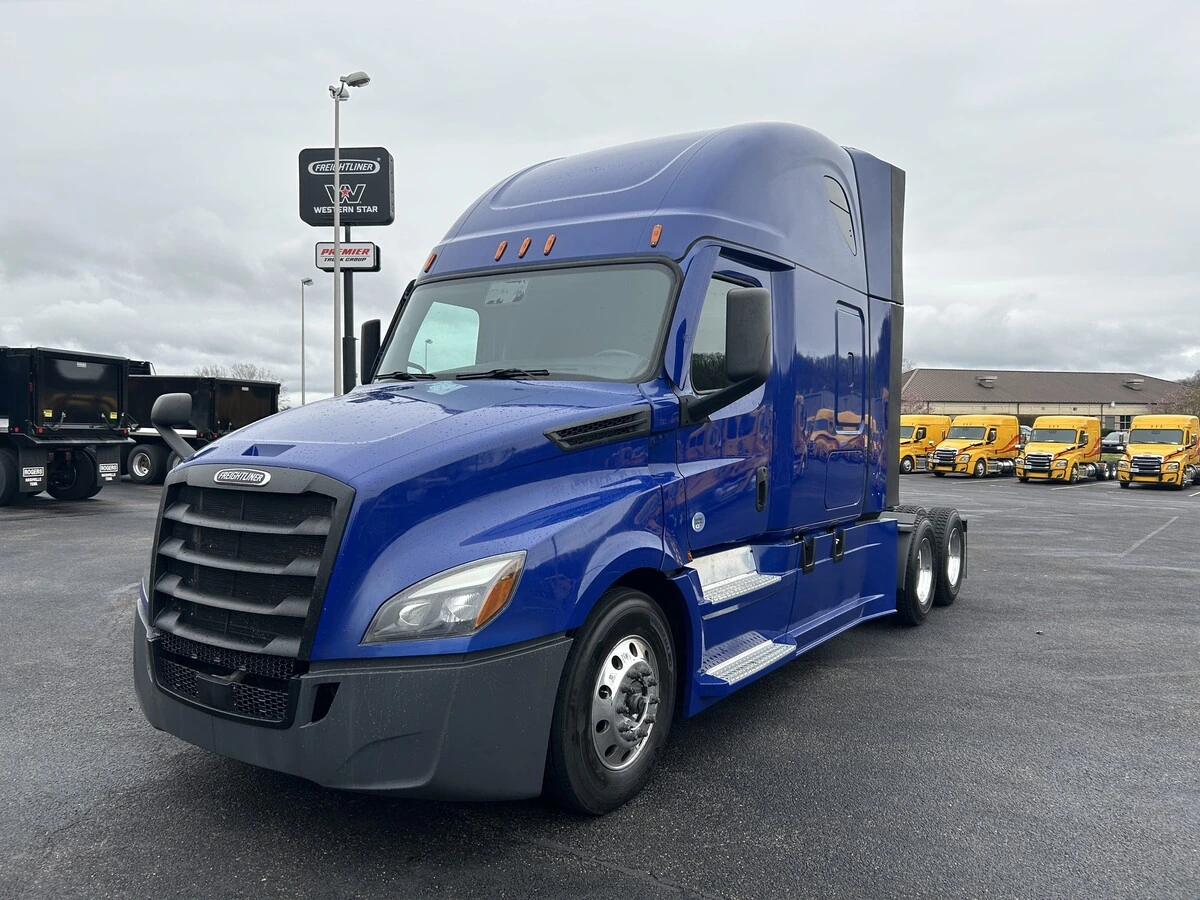 2022 Freightliner Cascadia - image 1