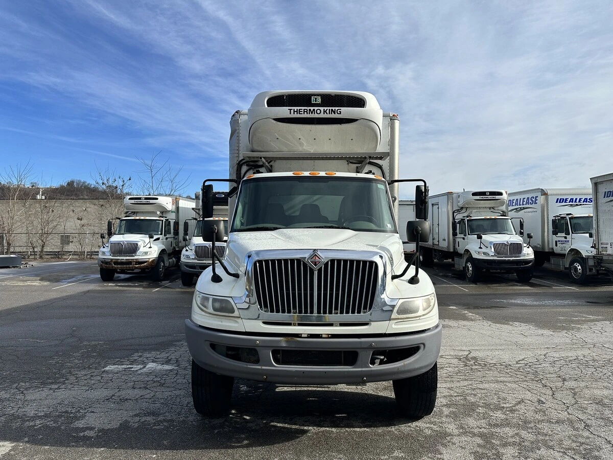 2016 International 4300 - image 2
